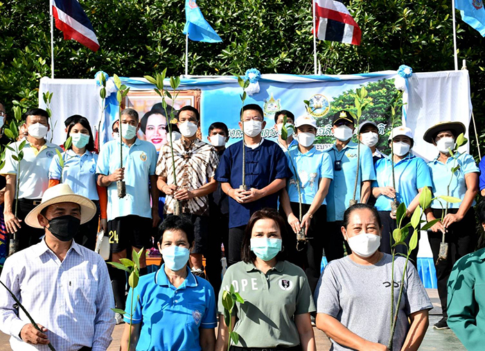 5 เสือแรงงาน จับมือ ทรัพยากรธรรมชาติและสิ่งแวดล้อมสมุทรสงคราม ปลูกป่าชายเลนเฉลิมพระเกียรติสมเด็จพระนางเจ้าสิริกิติ์ พระบรมราชชนนีพันปีหลวง