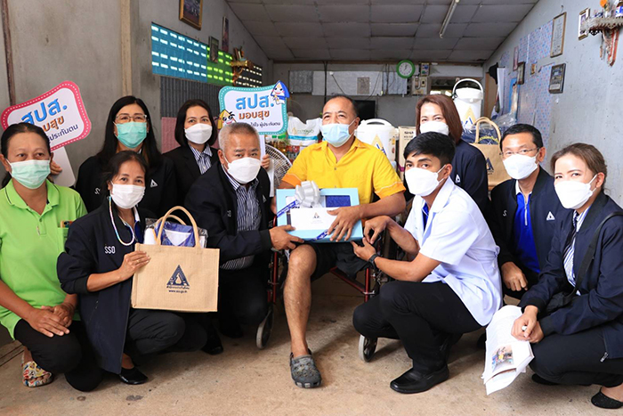 รมว. สุชาติ มอบเลขาธิการสำนักงานประกันสังคม ลงพื้นที่จังหวัดพัทลุง เยี่ยมผู้ประกันตนทุพพลภาพ