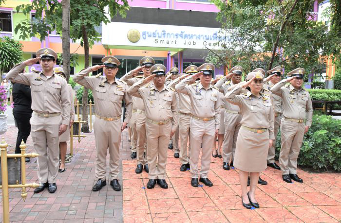 รองปลัดแรงงาน ประธานจัดกิจกรรมเคารพธงชาติและร้องเพลงชาติไทย เนื่องในวันพระราชทานธงชาติไทย ประจำปี 2565